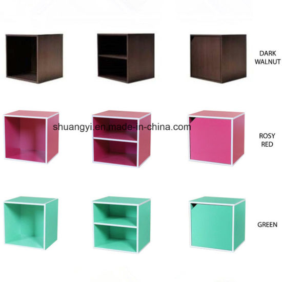 غرفة ملابس مدمجة في الرواق في غرفة النوم صورة